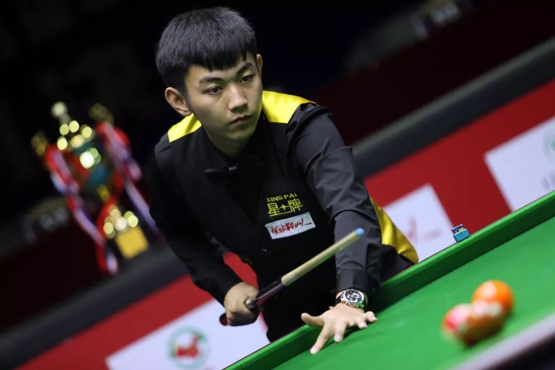 赛场内外的 赛场内外的