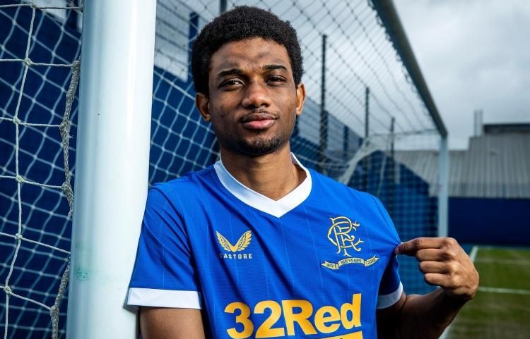 对右投优先 对右投优先